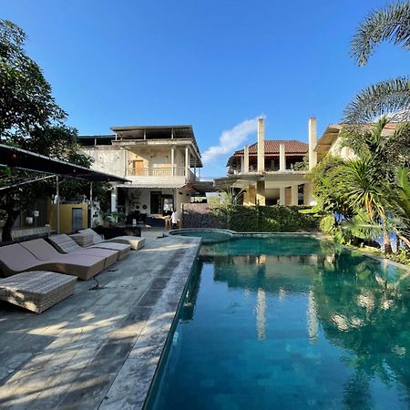 Tri Putri Homestay Kuta  Exterior photo