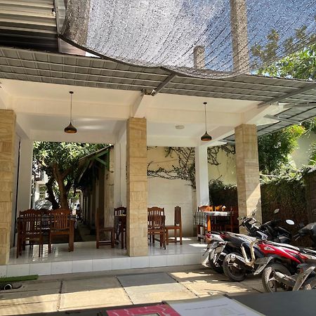 Tri Putri Homestay Kuta  Exterior photo