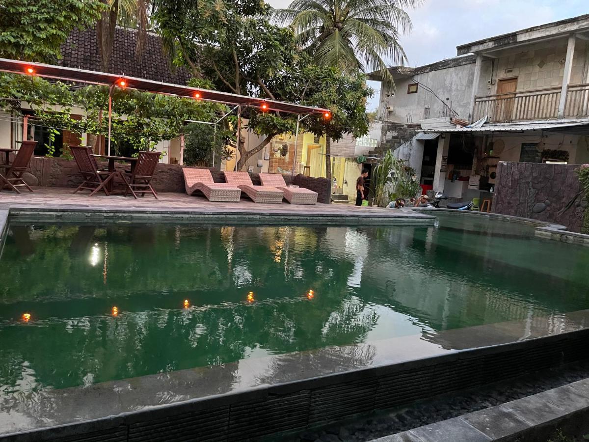 Tri Putri Homestay Kuta  Exterior photo