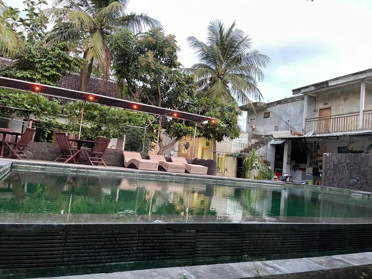 Tri Putri Homestay Kuta  Exterior photo