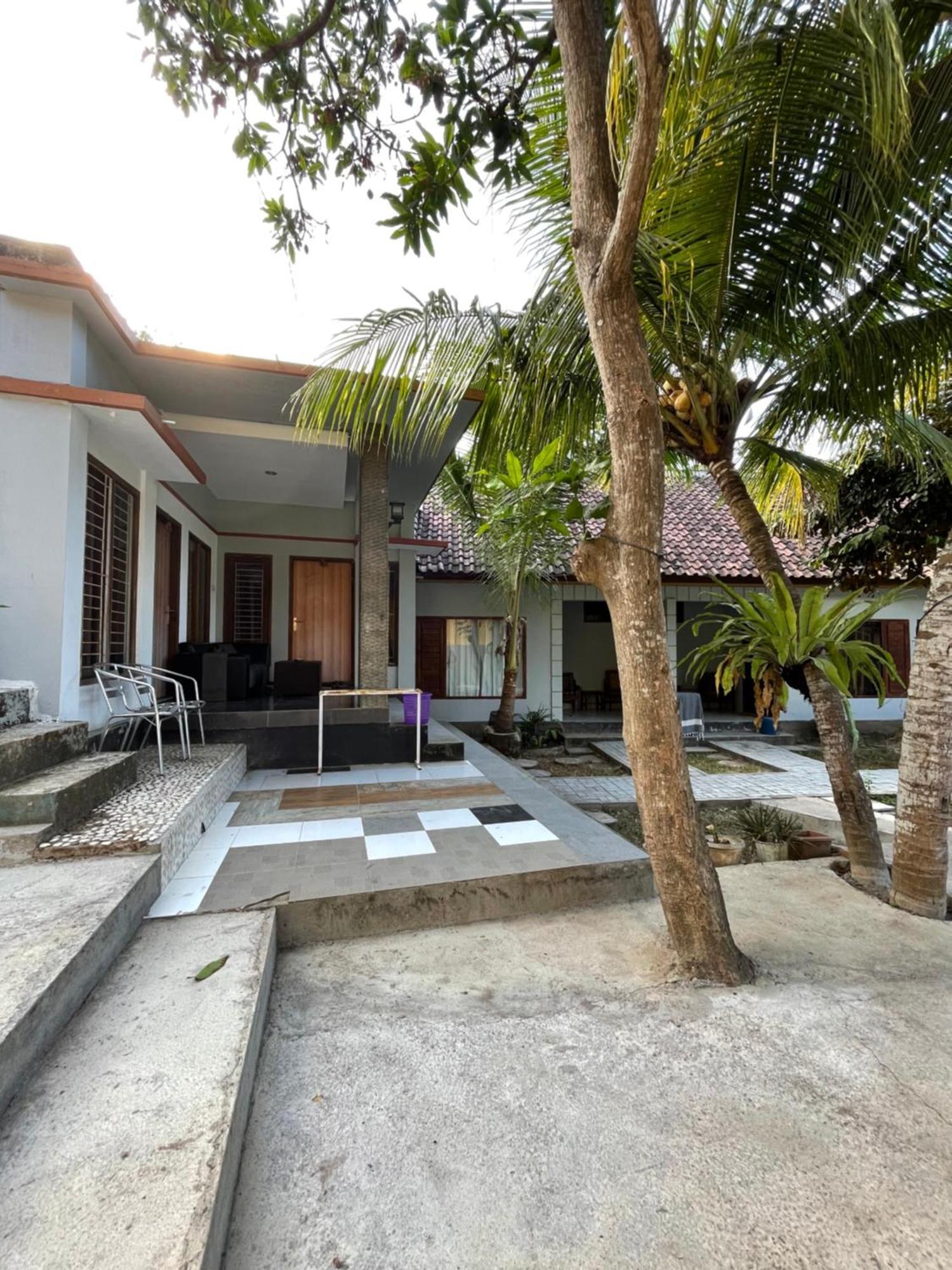 Tri Putri Homestay Kuta  Exterior photo