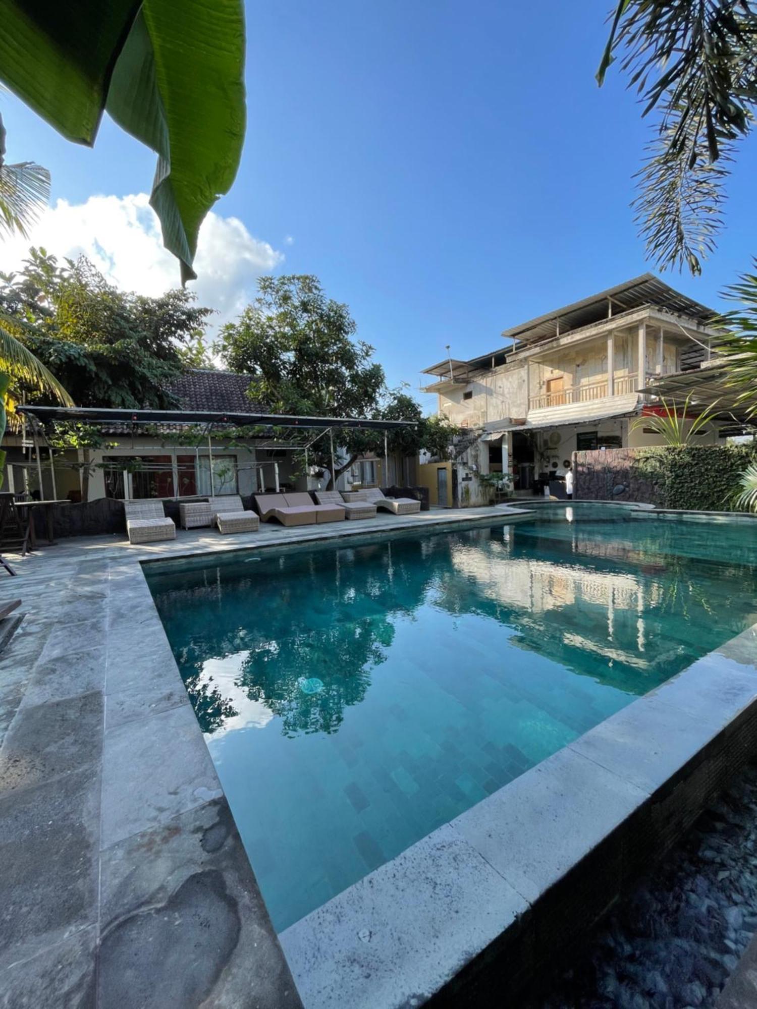 Tri Putri Homestay Kuta  Exterior photo