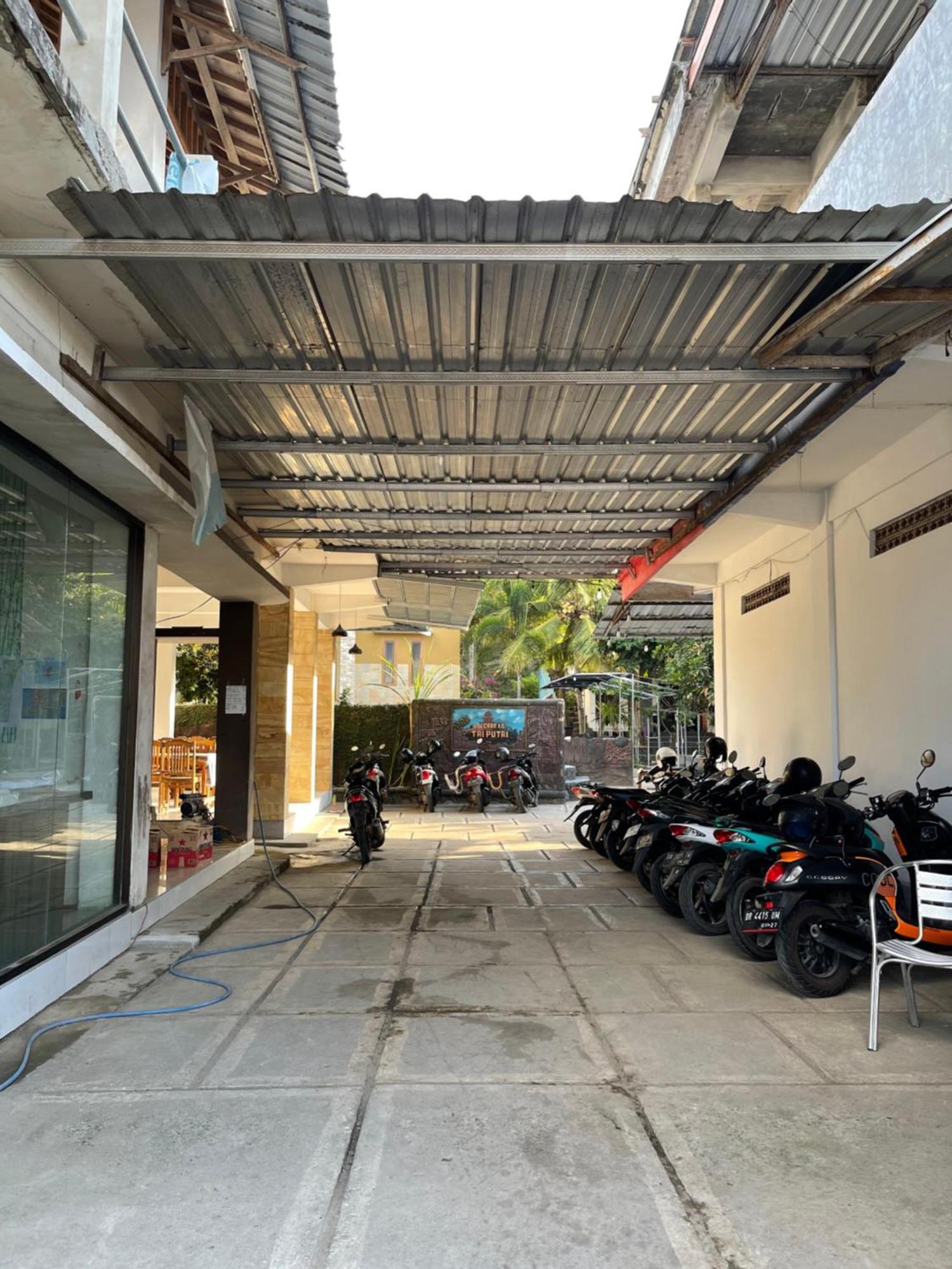 Tri Putri Homestay Kuta  Exterior photo