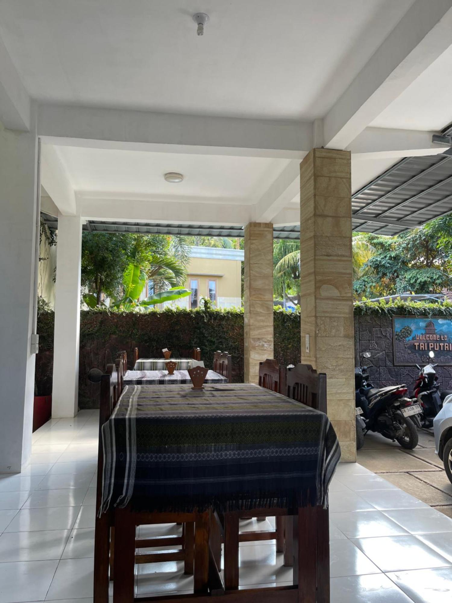 Tri Putri Homestay Kuta  Exterior photo