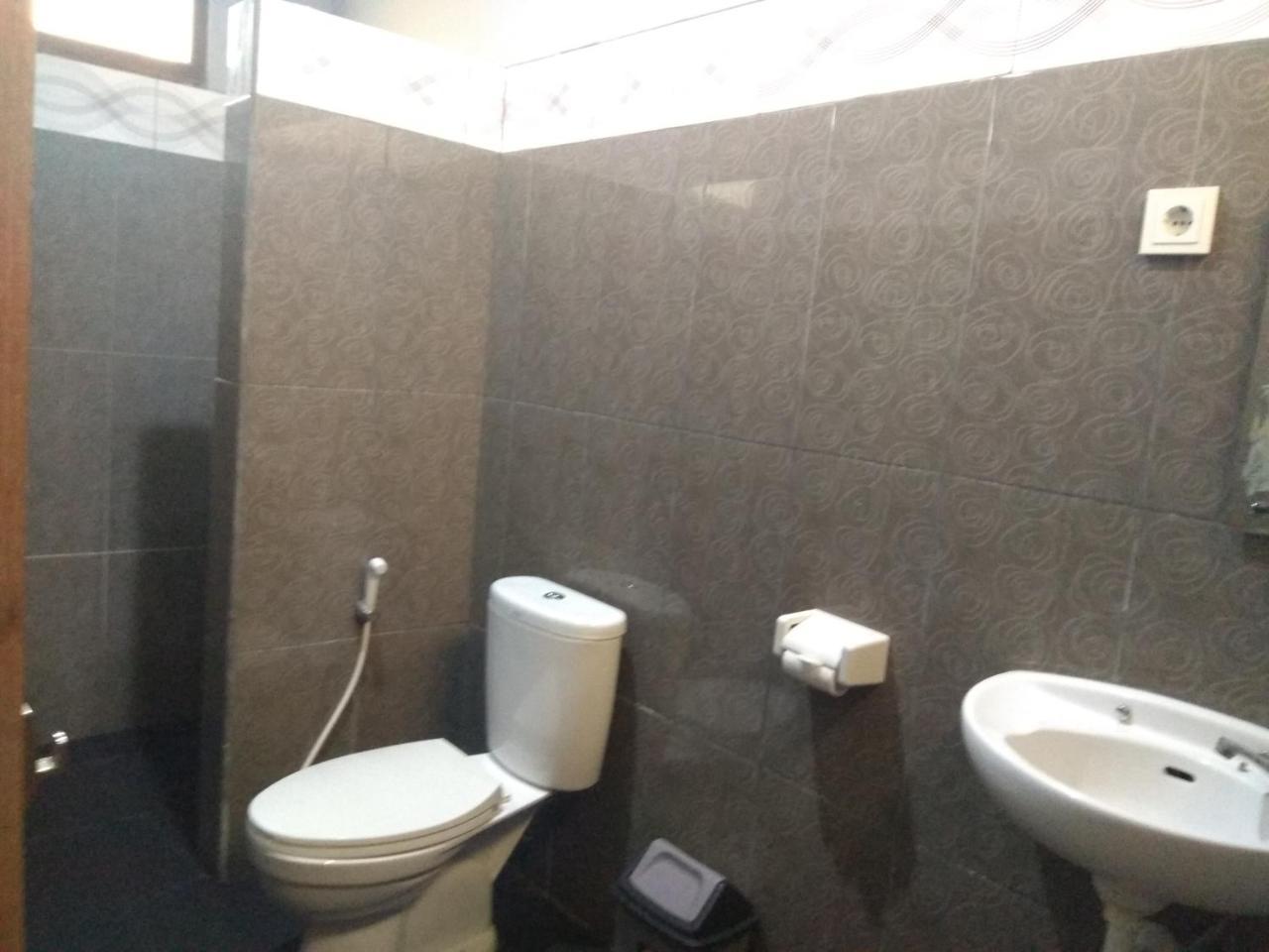 Tri Putri Homestay Kuta  Exterior photo