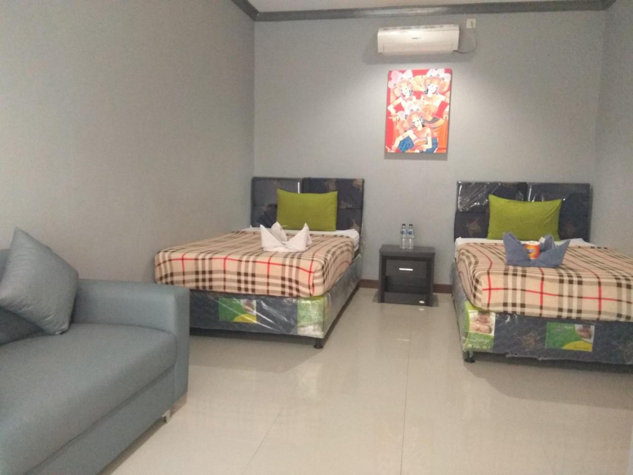 Tri Putri Homestay Kuta  Exterior photo