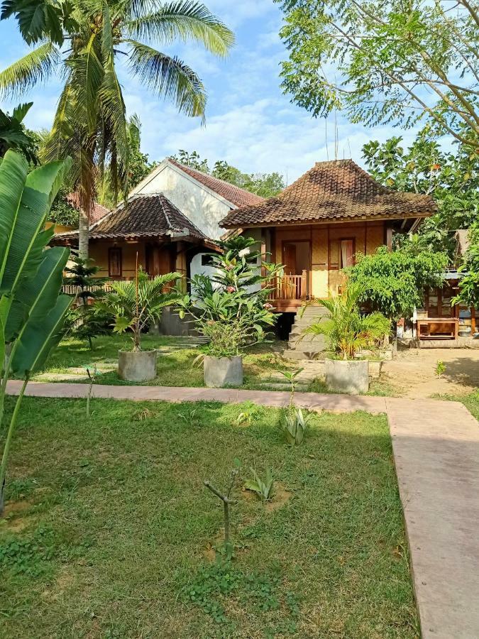 Tri Putri Homestay Kuta  Exterior photo