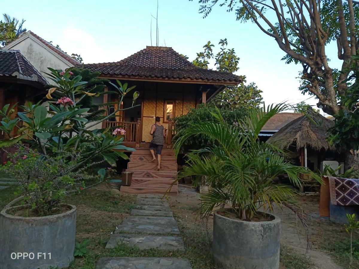 Tri Putri Homestay Kuta  Exterior photo